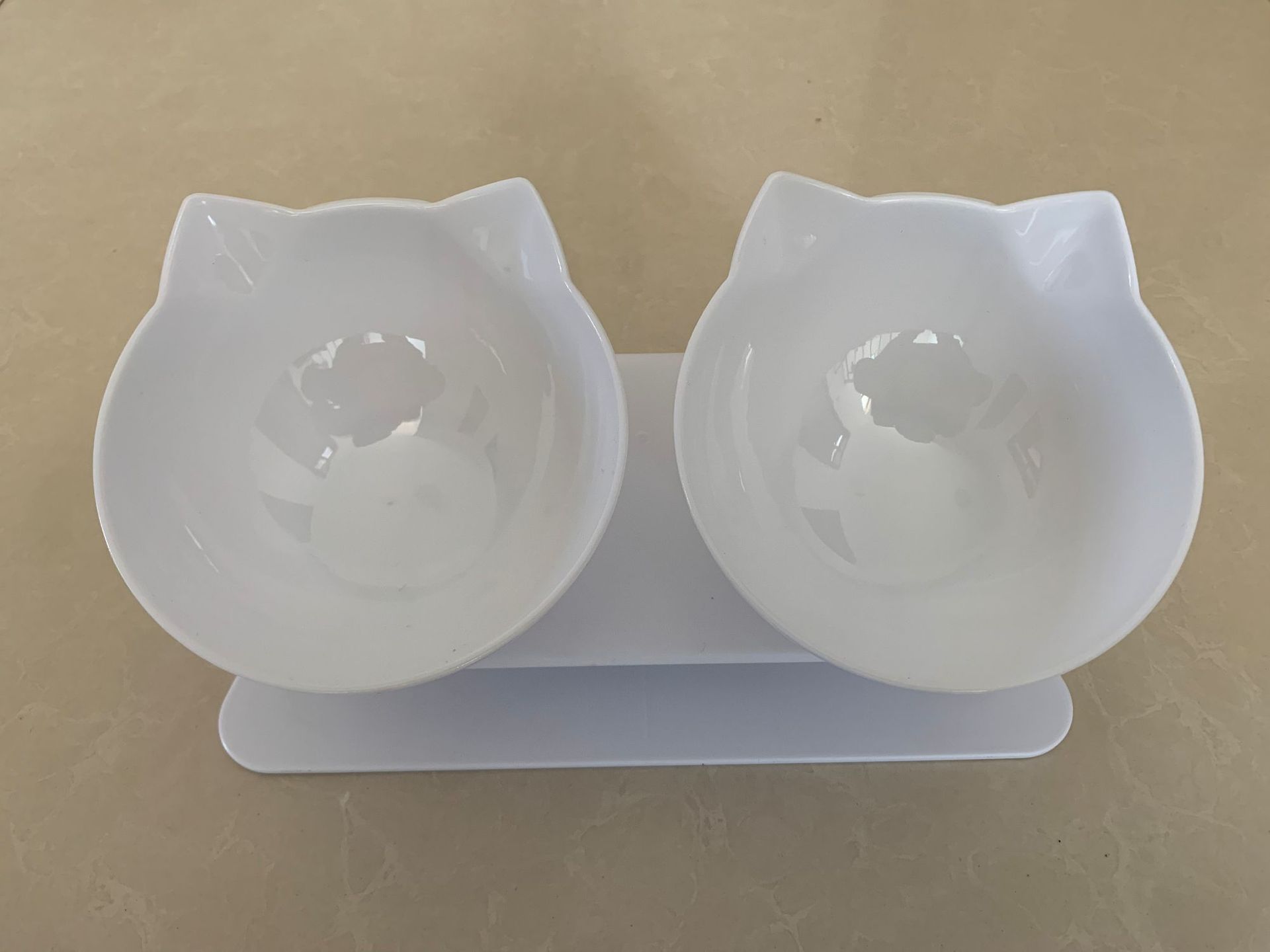 Adjustable Height Pet Feeding Bowl Ergonomic Stand Design