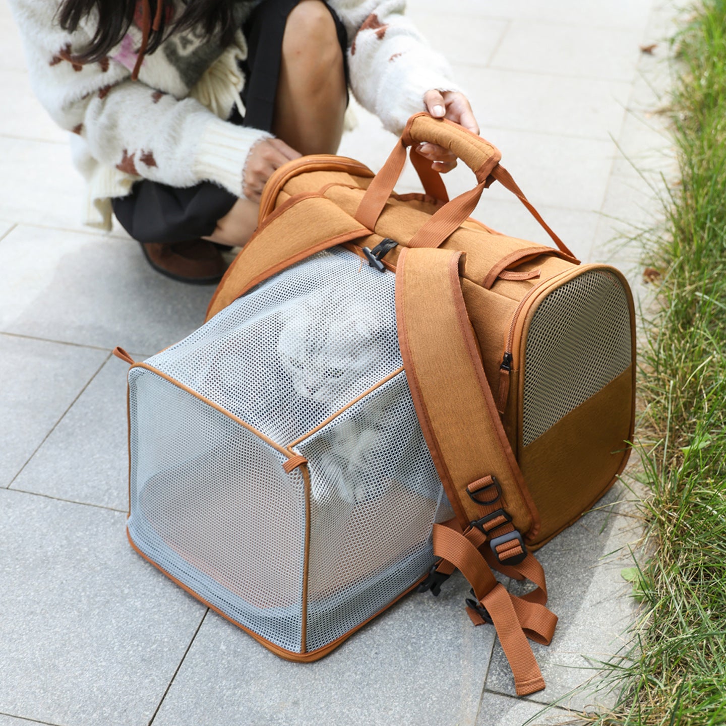 Expandable Breathable Portable Pet Backpack Large Capacity Outdoor Carrier